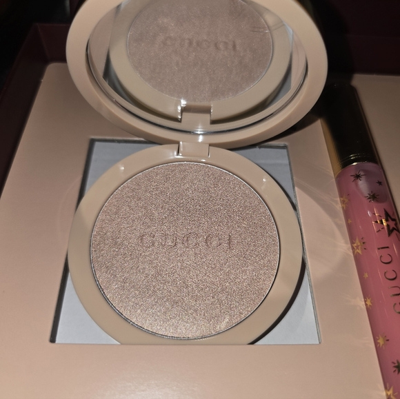 Gucci Beauty Glow Highlighter & Lip Gloss Gift Set - Opal Pink NIB $110 - Picture 8 of 9